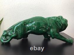 Statue sculpture animalière lion à laffût en céramique émaillée verte Art Déco