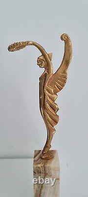 Statue sculpture golden bronze. Marble base art deco Statuette en bronze doré