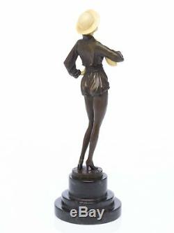 Statuette de femme avec mandoline d´après Ferdinand Preiss style Art déco