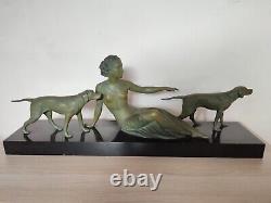 Ugo Cipriani (1887-1960) Grande sculpture Art-Déco Jeune femme et ses chiens