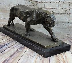 Véritable Bronze Métal Statue Sur Marbre Base Femelle Lion Sculpture Art Déco