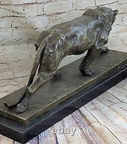 Véritable Bronze Métal Statue Sur Marbre Base Femelle Lion Sculpture Art Déco